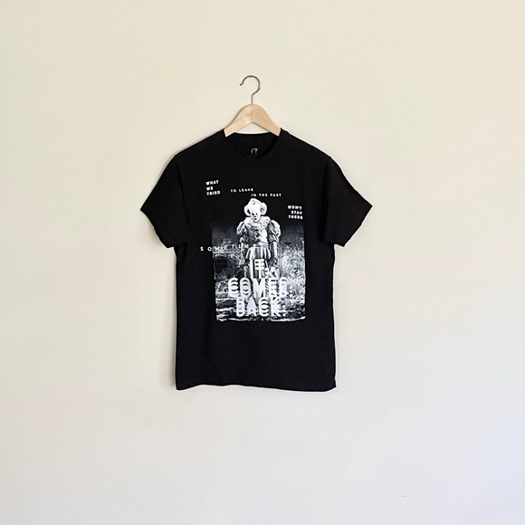NEW IT Chapter Two Pennywise Glitch Graphic Black T Shirt Adult size Medium - Picture 1 of 6